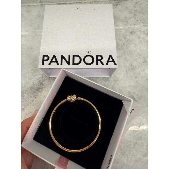 Authentic PANDORA Moments Celestial Heart Clasp Bangle in 14K Gold Plating - Picture 2 of 7
